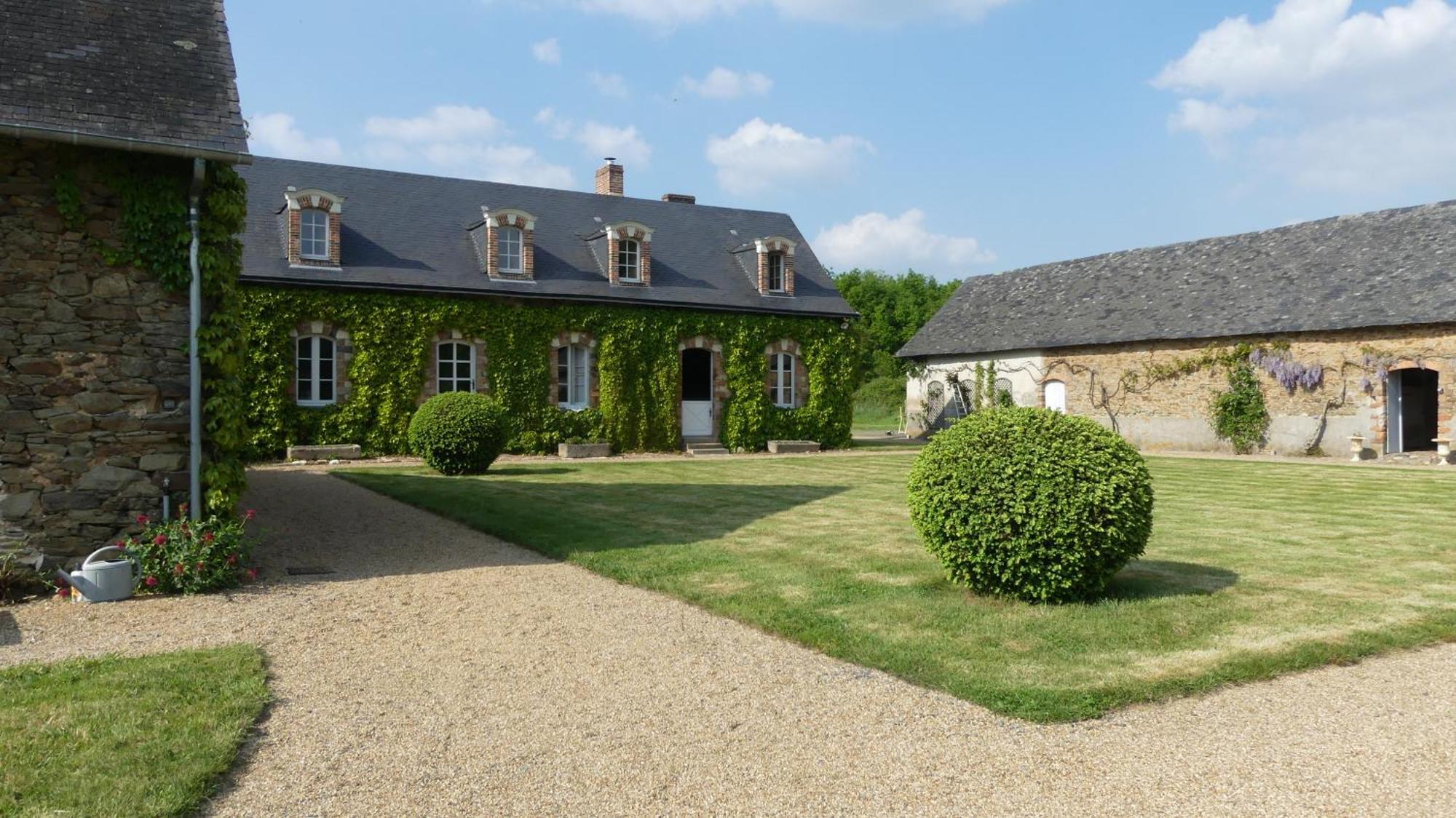 La Petite Lande Bed & Breakfast Ménil Exterior photo